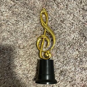 Trophy music note